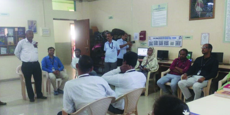 तळा येथे ग्रंथ प्रदर्शन