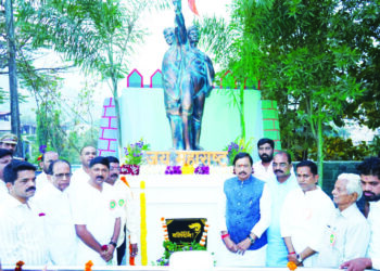 हुतात्मा गौरव पुरस्काराचे वितरण