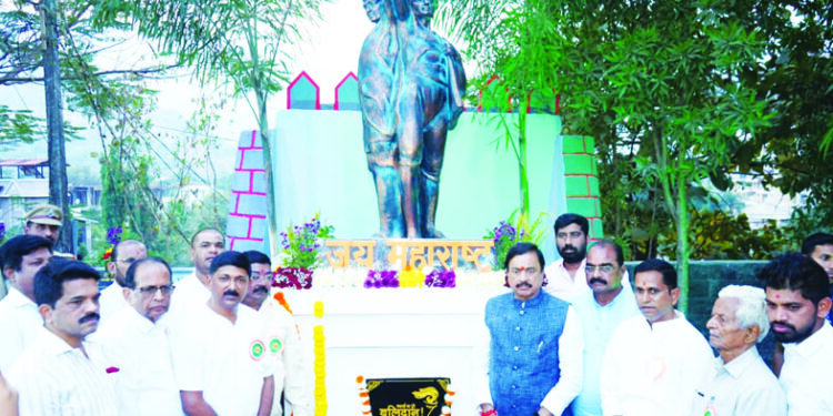 हुतात्मा गौरव पुरस्काराचे वितरण