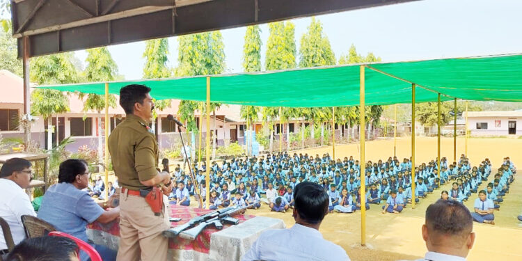 म्हसळ्यात पोलीस रेझिंग डे साजरा