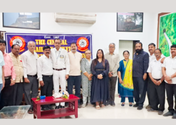 सफाई कर्मचाऱ्यांसाठी एक हात मदतीचा