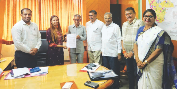 वालेकर यांचे नगरपरिषदेला निवेदन