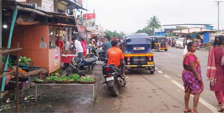 वावोशी फाट्यावर बस थांबा, स्वच्छतागृहांचा अभाव