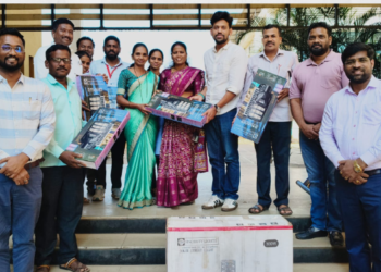 गोवे ग्रामपंचायतीला सौर दिव्यांची भेट