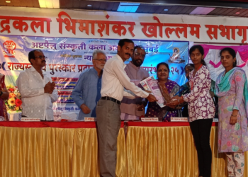 आस्था थिटे पुरस्काराने सन्मानित