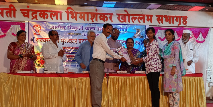 आस्था थिटे पुरस्काराने सन्मानित