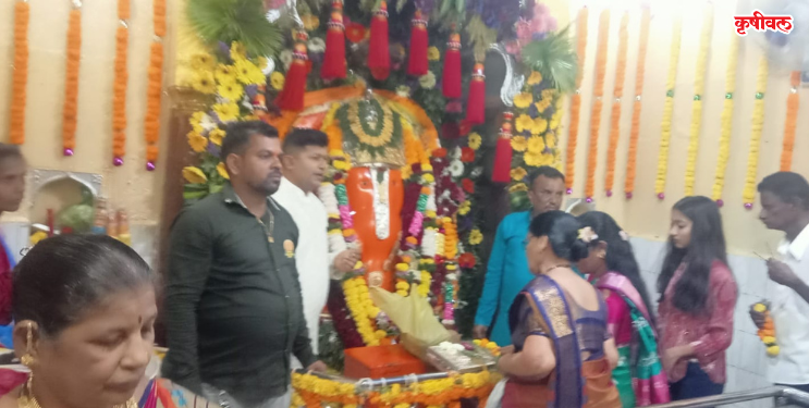 श्री महागणपतीच्या दर्शनासाठी रांगा