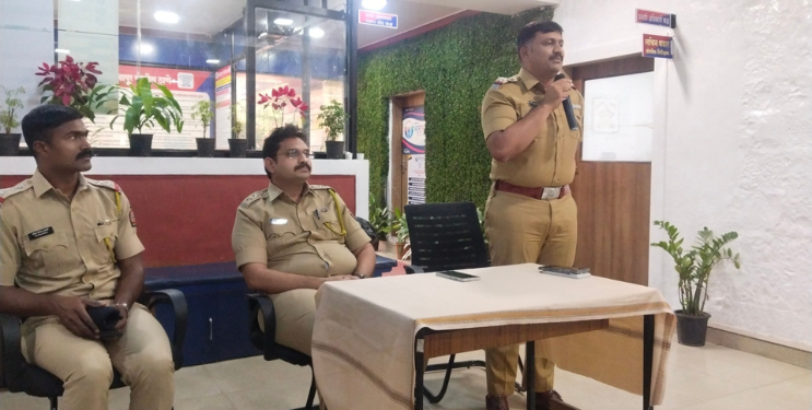 सोशल मीडियाचा वापर मर्यादित ठेवा