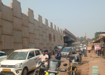 कोंडी सोडविण्यासाठी पोलिसांची कसरत