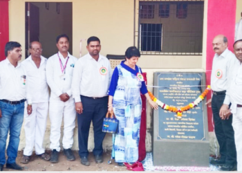 खांडस विद्यालयाला आर्थिक सहकार्य