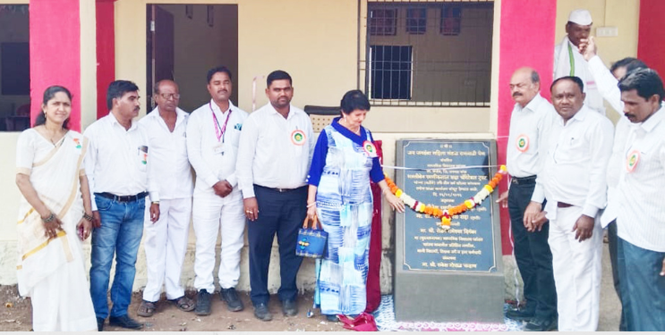 खांडस विद्यालयाला आर्थिक सहकार्य