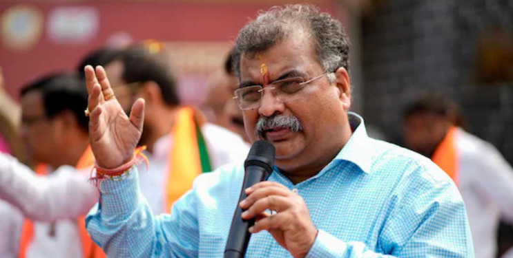 लातूरमध्ये रवींद्र चव्हाणांचे वादग्रस्त विधान