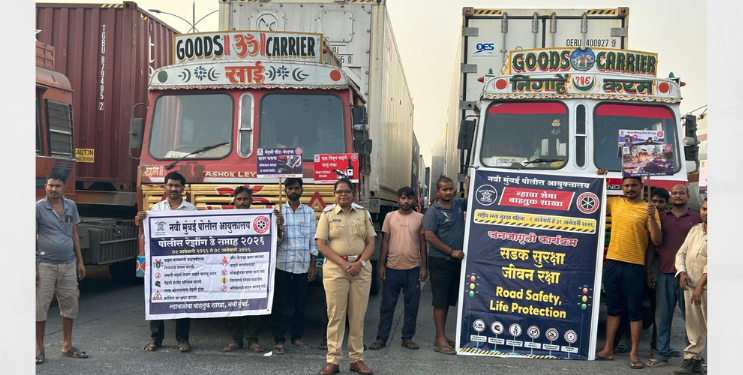 वाहतूक पोलिसांकडून वाहनचालकांना मार्गदर्शन
