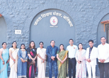 ॲड. दत्ता पाटील लॉ कॉलेजच्या माजी विद्यार्थ्यांचा सत्कार