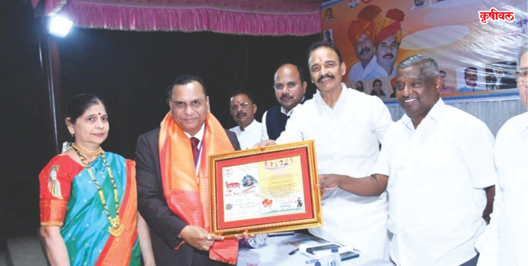 डॉ. गणेश ठाकूर यांचा कुलाबा जीवन गौरव पुरस्काराने सन्मान