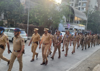 निवडणुकीच्या अनुषंगाने पोलिसांचे संचलन