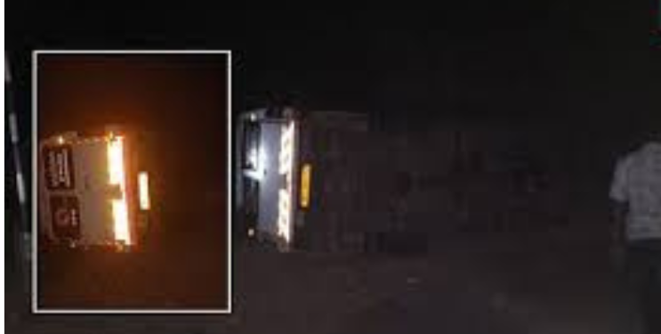 पुनाडे घाटात टेम्पो ट्रॅव्हलरचा अपघात; पाच जण जखमी