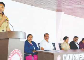 जय शेट्ये यांचे विद्यार्थ्यांना रस्ता सुरक्षेविषयी मार्गदर्शन