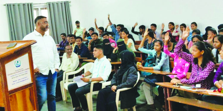 विद्यार्थ्यांसाठी करिअर मार्गदर्शन सत्र