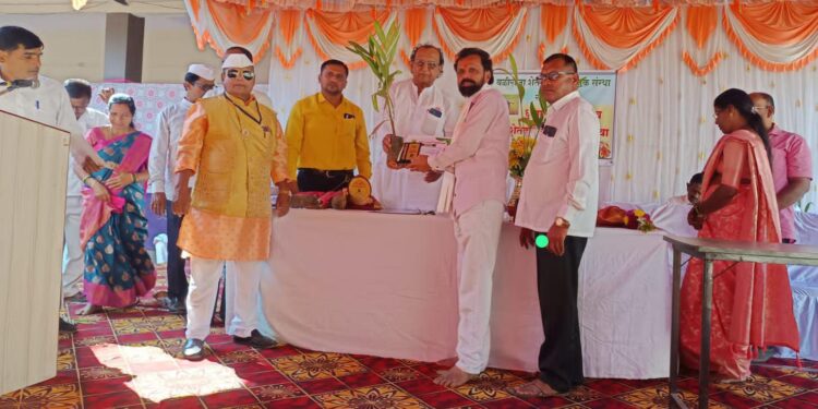 चंद्रकांत लोखंडे यांचा सन्मान