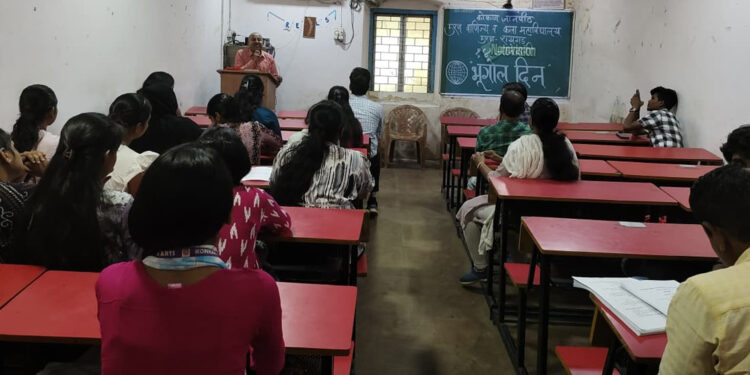 उरण महाविद्यालयात भूगोल दिन साजरा