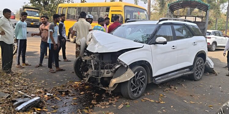 नेरळ-कळंब राज्यमार्ग रस्त्यावर भीषण अपघात