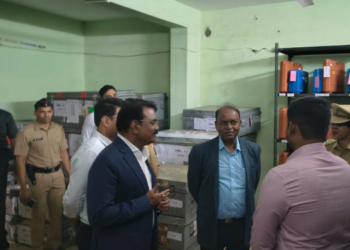 मुख्य निवडणूक आयुक्तांची स्ट्राँग रूमला भेट