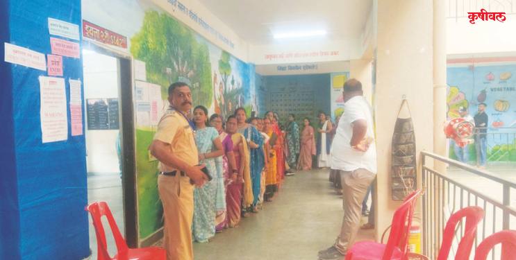 उमेदवारांचे भवितव्य मतपेटीत बंद