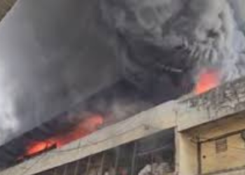 भिवंडीत गादी व पेपर रोलच्या गोदामाला भीषण आग