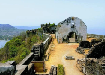 कोर्लई किल्ल्यावर पर्यटकांची गैरसोय
