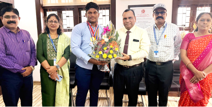 पॉवरलिफ्टिंगमध्ये रोनकला सुवर्णपदक