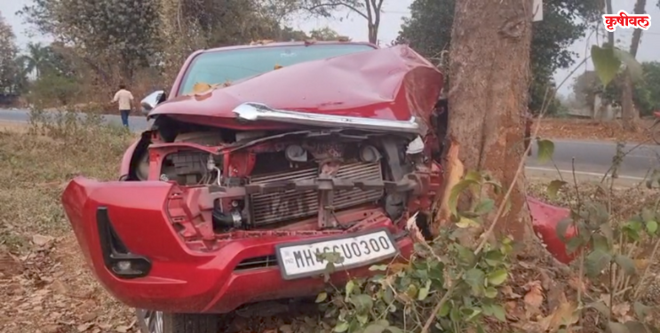 कशेळे येथे चारचाकी वाहन झाडावर आदळले