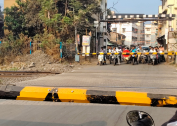 भुयारी मार्ग बांधण्याची मागणी