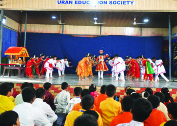 युईएसतर्फे लेझिम नृत्य सादर