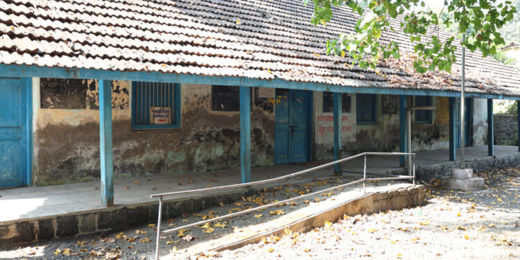 निधीअभावी शाळांची दुरुस्ती रखडली