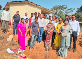 दुधणी येथे अंगणवाडी इमारतीचे भूमीपूजन