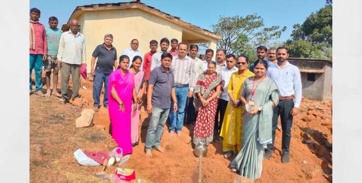 दुधणी येथे अंगणवाडी इमारतीचे भूमीपूजन