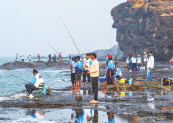 मुरुड समुद्रकिनारी आगळीवेगळी फिशिंग स्पर्धा