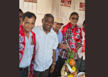 शिंदे गटातील कार्यकर्त्यांचा शेकापक्षात पक्ष प्रवेश सुरुच