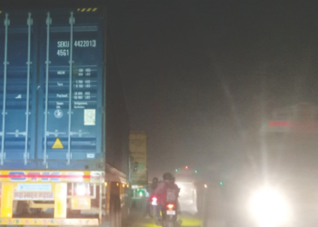 खोपटा पुलावर अवजड वाहनांचा असह्य भार