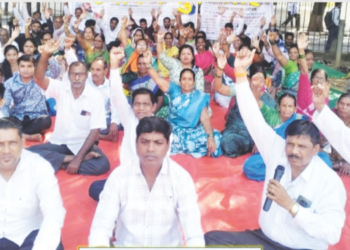 नोकरी द्या, अन्यथा उठणार नाही