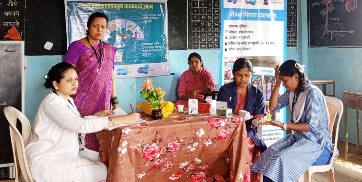 विद्यार्थ्यांची मोफत वैद्यकीय तपासणी