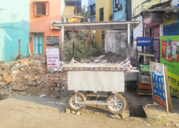 कडाव बस थांब्यावर अनधिकृत टपरी