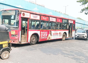 परिवहन सेवा ठप्प होऊन वाहतूक कोंडी