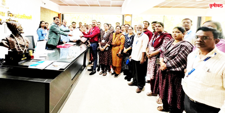 लिपिक अधिकारी, कर्मचाऱ्यांचा आक्रोश मोर्चा