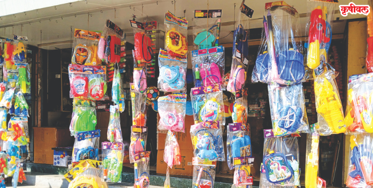 रंगीबेरंगी पिचकाऱ्या बाजारात दाखल