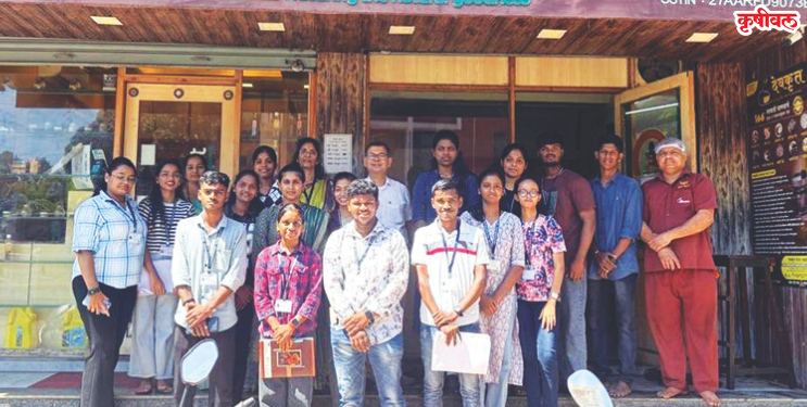 पीएनपी महाविद्यालयातील विद्यार्थ्यांची लघू उद्योगाला भेट