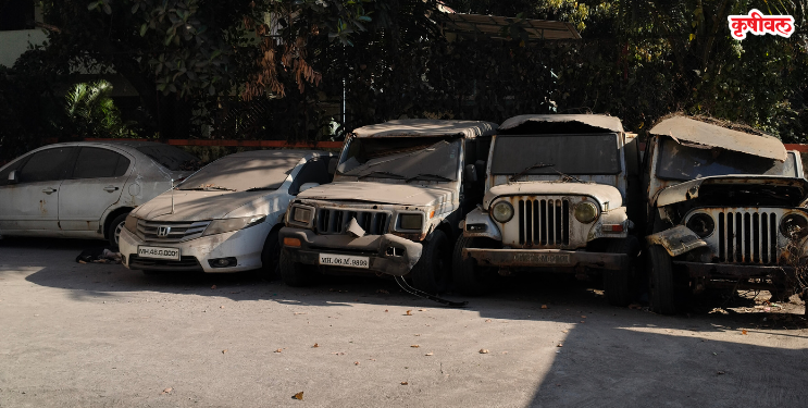 जिल्हा परिषदेच्या आवारात भंगार गाड्या लिलावाच्या प्रतीक्षेत