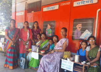 चिल्हे शाळेत भरला खाऊ बाजार