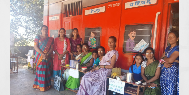 चिल्हे शाळेत भरला खाऊ बाजार